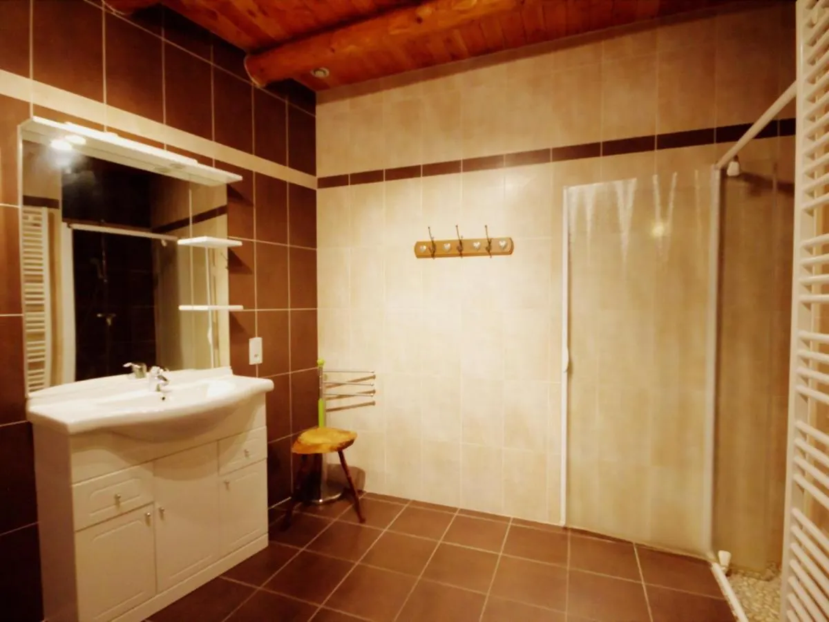 Maison De Charme Avec Poele A Bois, 3 Chambres, Salle De Jeux, Jardin Clos Et Equipements Modernes. - Fr-1-496-259 Saint-Nizier-de-Fornas
