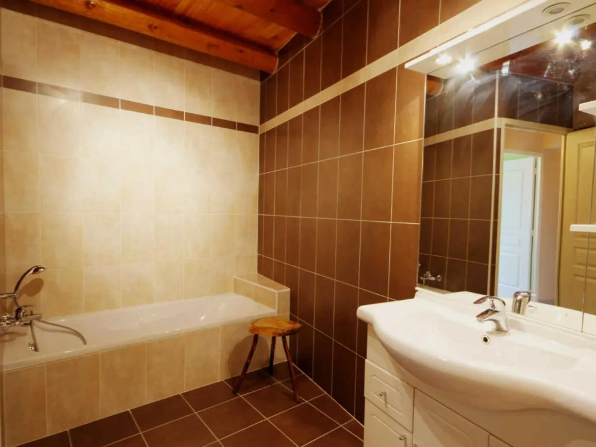 Maison De Charme Avec Poele A Bois, 3 Chambres, Salle De Jeux, Jardin Clos Et Equipements Modernes. - Fr-1-496-259 Saint-Nizier-de-Fornas 0*,