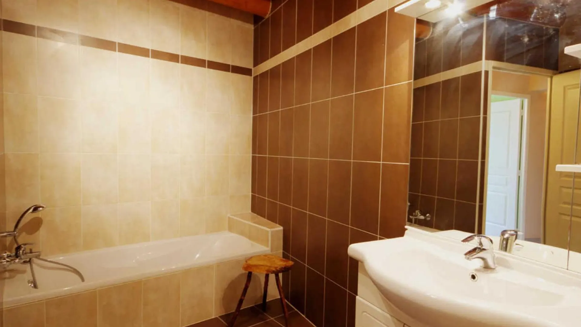 Maison De Charme Avec Poele A Bois, 3 Chambres, Salle De Jeux, Jardin Clos Et Equipements Modernes. - Fr-1-496-259 Saint-Nizier-de-Fornas Holiday home
