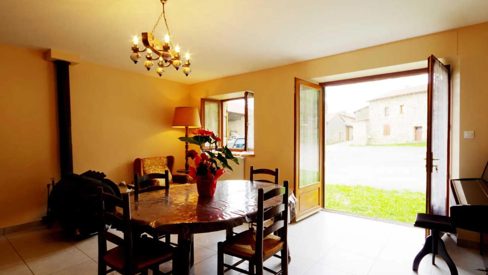Holiday home Maison De Charme Avec Poele A Bois, 3 Chambres, Salle De Jeux, Jardin Clos Et Equipements Modernes. - Fr-1-496-259 Saint-Nizier-de-Fornas France