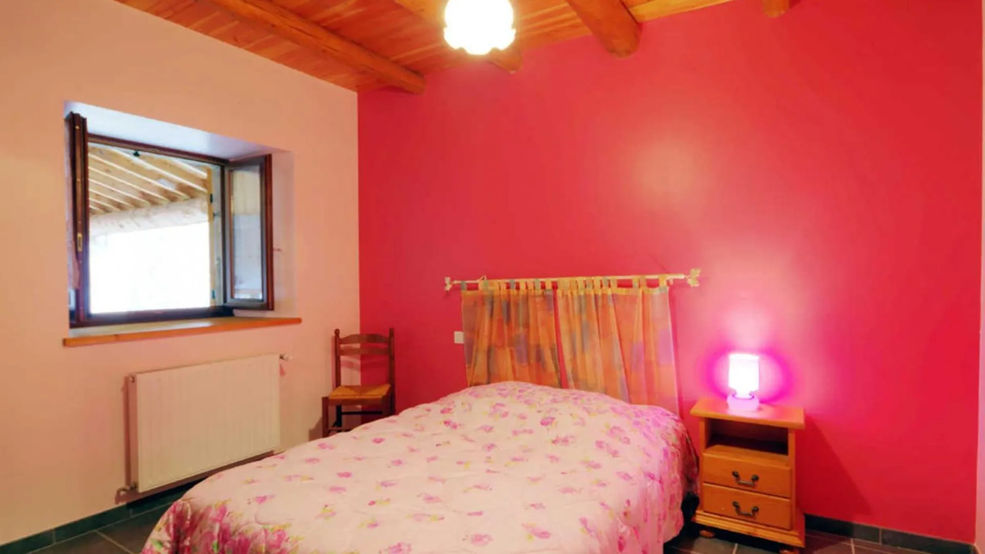Maison De Charme Avec Poele A Bois, 3 Chambres, Salle De Jeux, Jardin Clos Et Equipements Modernes. - Fr-1-496-259 Saint-Nizier-de-Fornas France